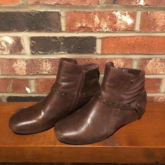 Bare Traps Porter Booties - Dark Brown - Soft & comfy! - Picture 6 of 10